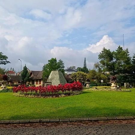 Designer Villa Tokyo Cianjur Esterno foto