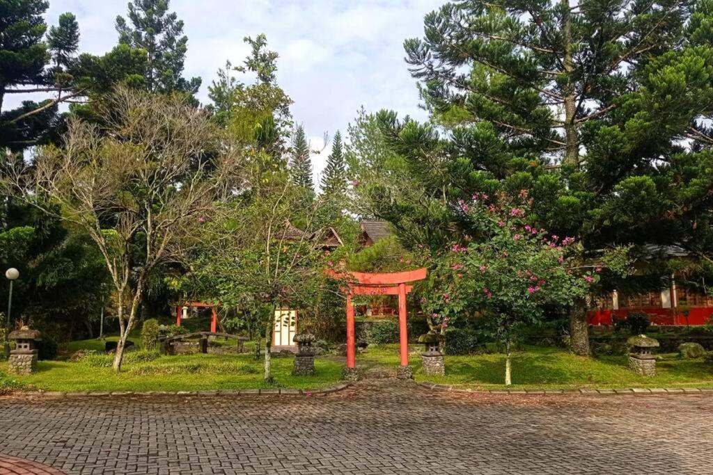 Designer Villa Tokyo Cianjur Esterno foto