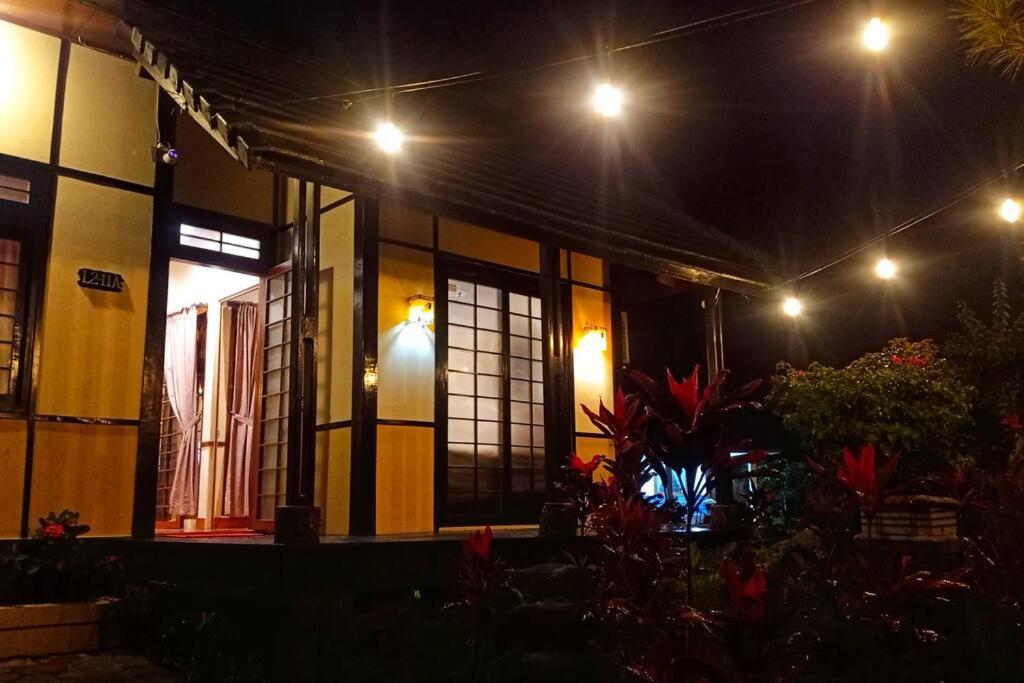 Designer Villa Tokyo Cianjur Esterno foto