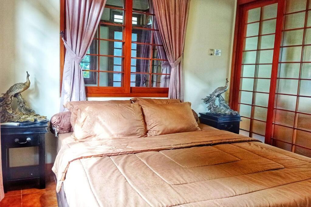 Designer Villa Tokyo Cianjur Esterno foto