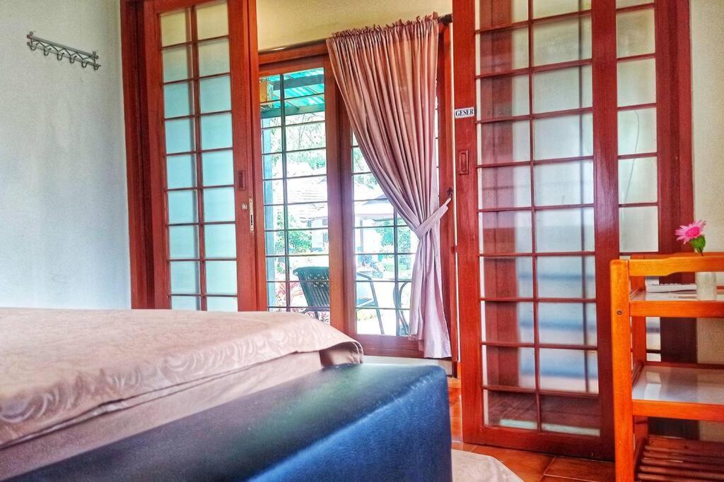 Designer Villa Tokyo Cianjur Esterno foto