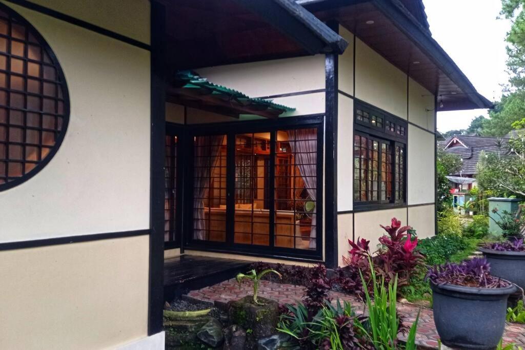 Designer Villa Tokyo Cianjur Esterno foto