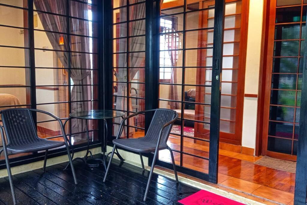 Designer Villa Tokyo Cianjur Esterno foto
