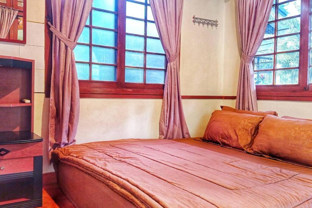 Designer Villa Tokyo Cianjur Esterno foto