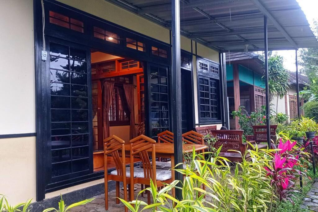 Designer Villa Tokyo Cianjur Esterno foto