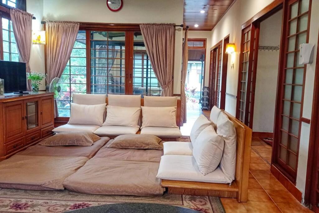 Designer Villa Tokyo Cianjur Esterno foto