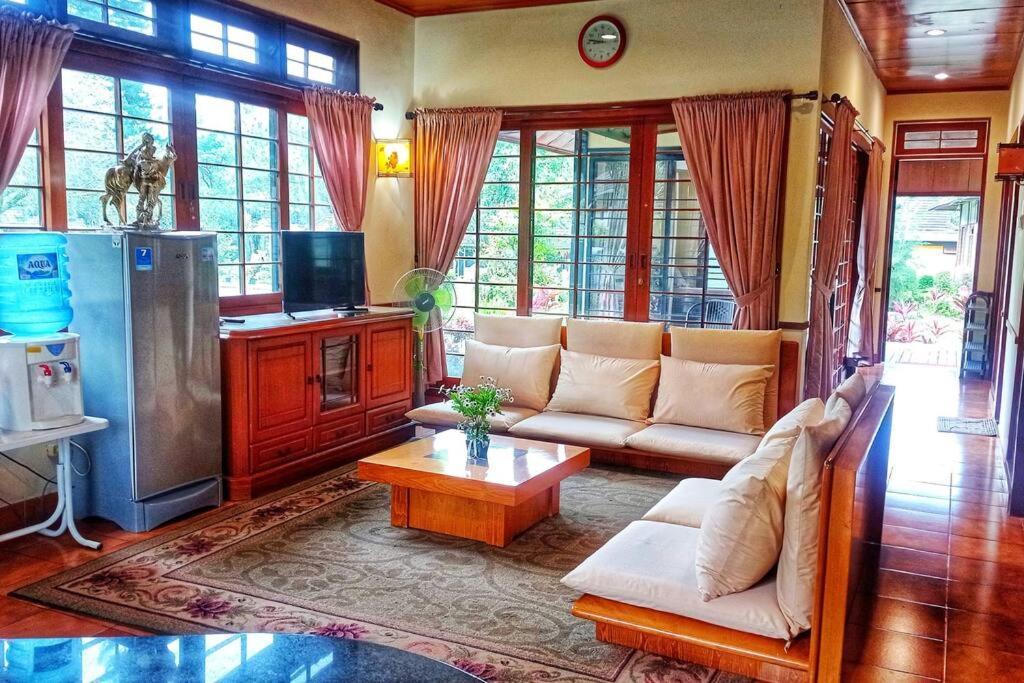 Designer Villa Tokyo Cianjur Esterno foto