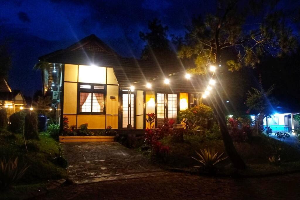 Designer Villa Tokyo Cianjur Esterno foto