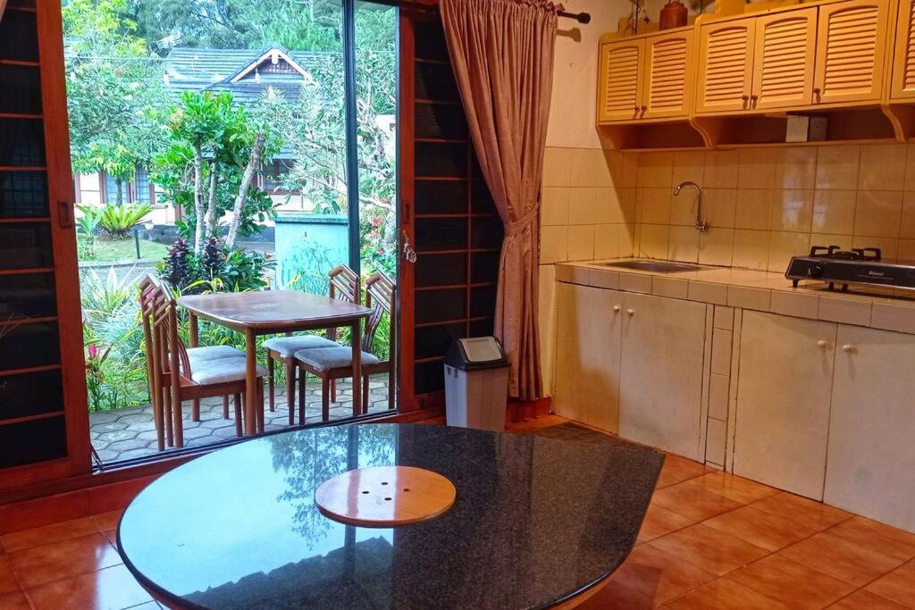 Designer Villa Tokyo Cianjur Esterno foto