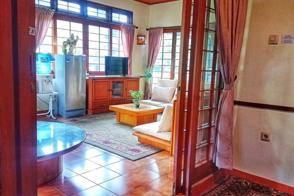 Designer Villa Tokyo Cianjur Esterno foto