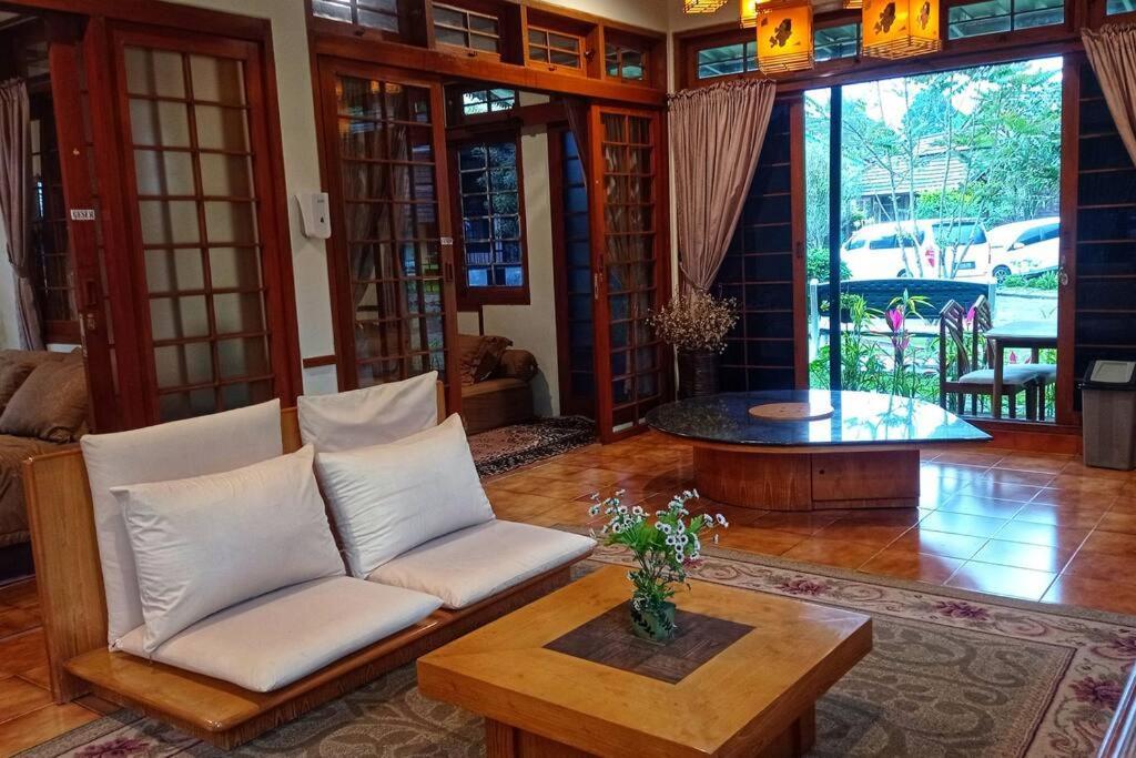 Designer Villa Tokyo Cianjur Esterno foto