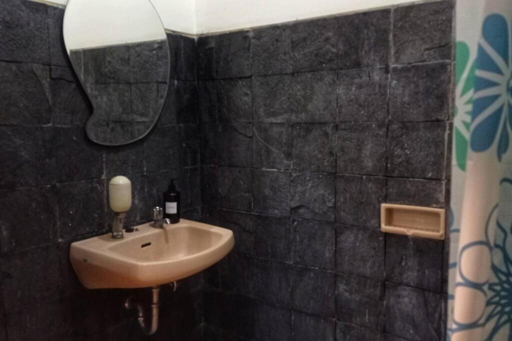 Designer Villa Tokyo Cianjur Esterno foto
