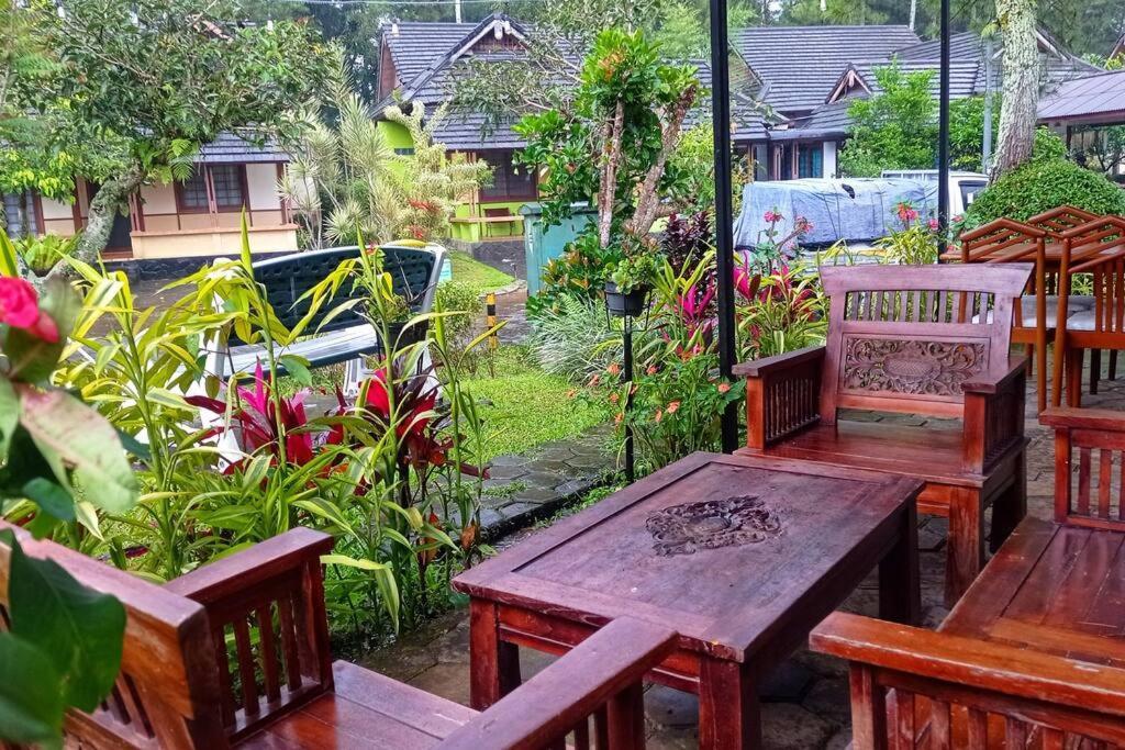 Designer Villa Tokyo Cianjur Esterno foto
